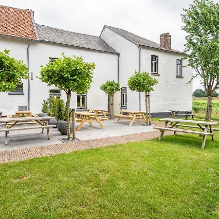 Spacious In Limburg Near Forest Ferienhaus *